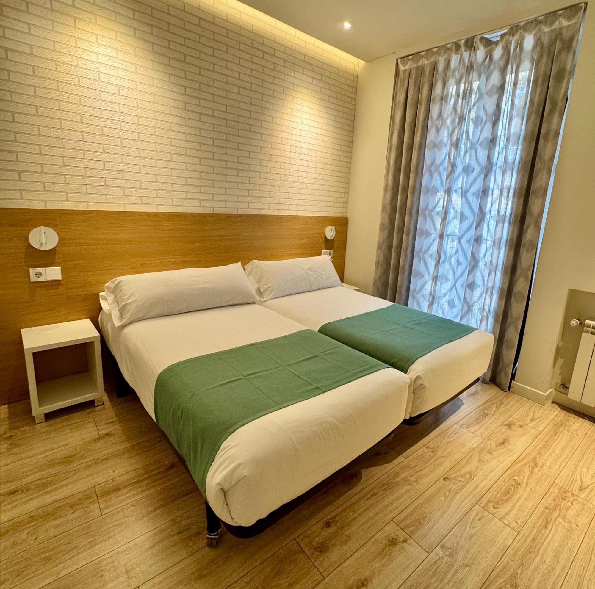 Apartamentos Apolo Madrid Exterior foto