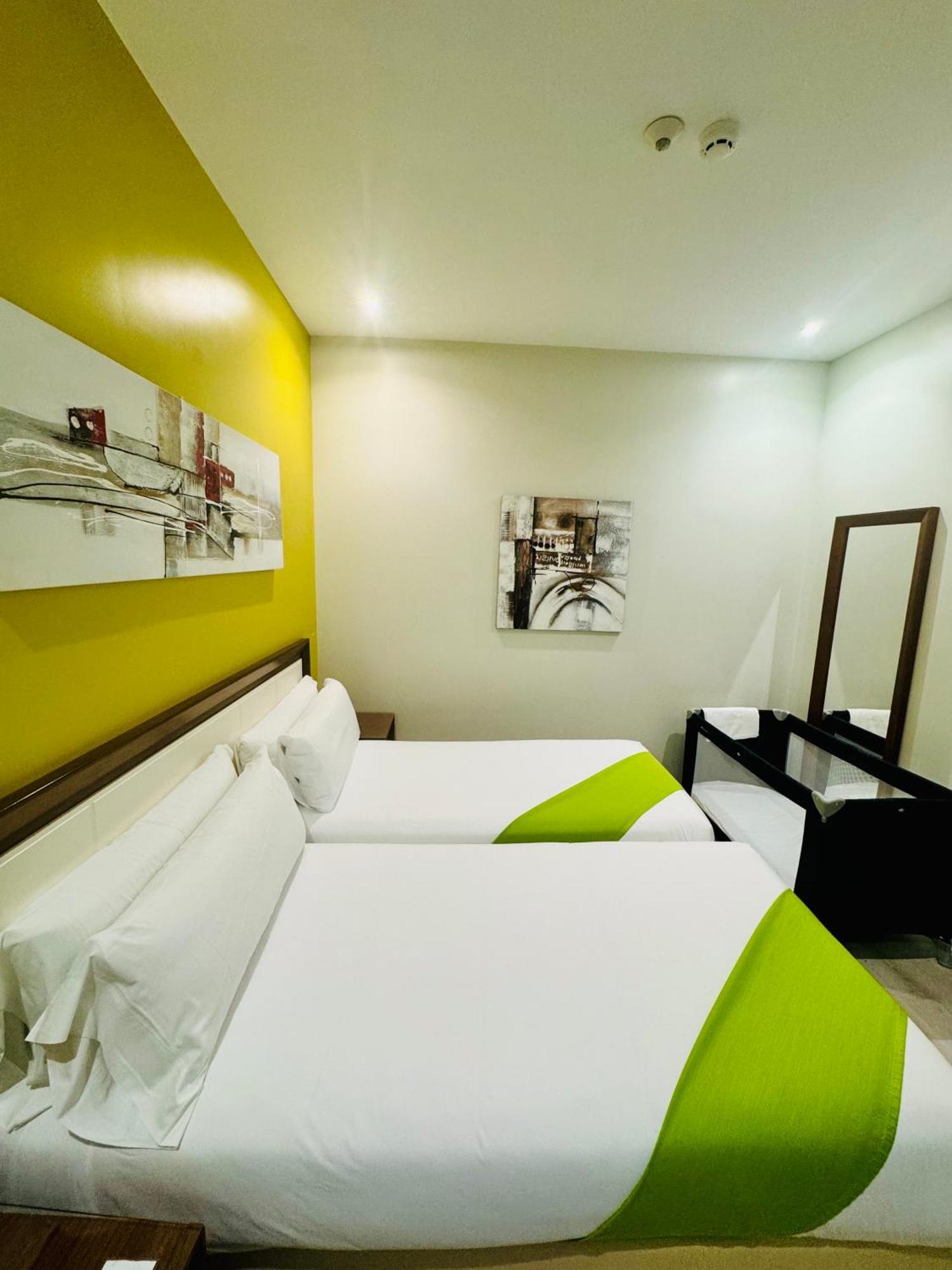 Apartamentos Apolo Madrid Exterior foto