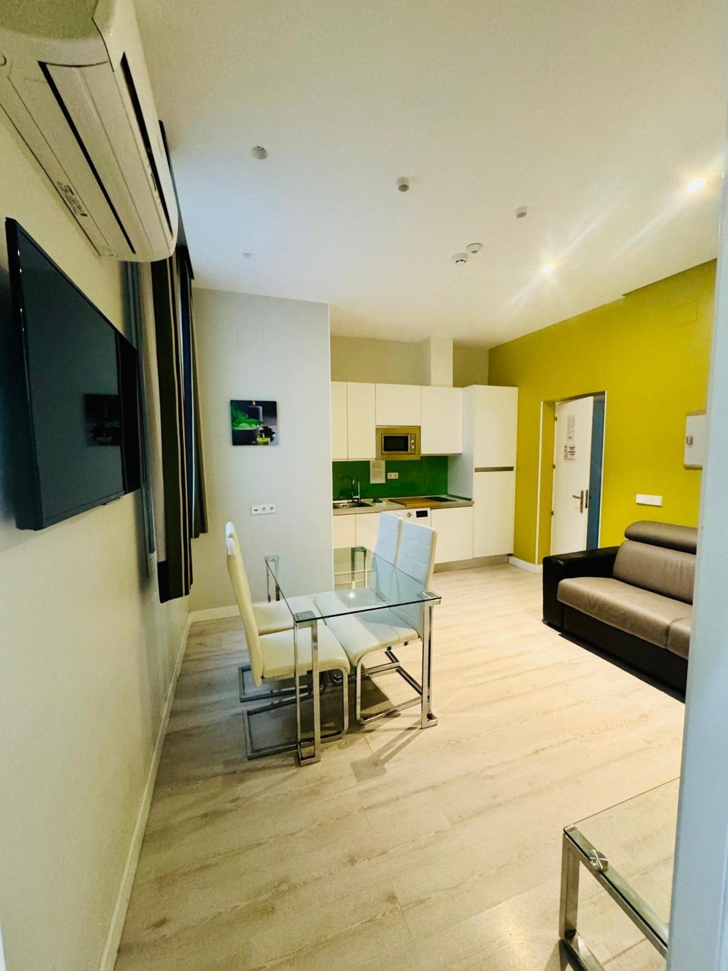 Apartamentos Apolo Madrid Exterior foto